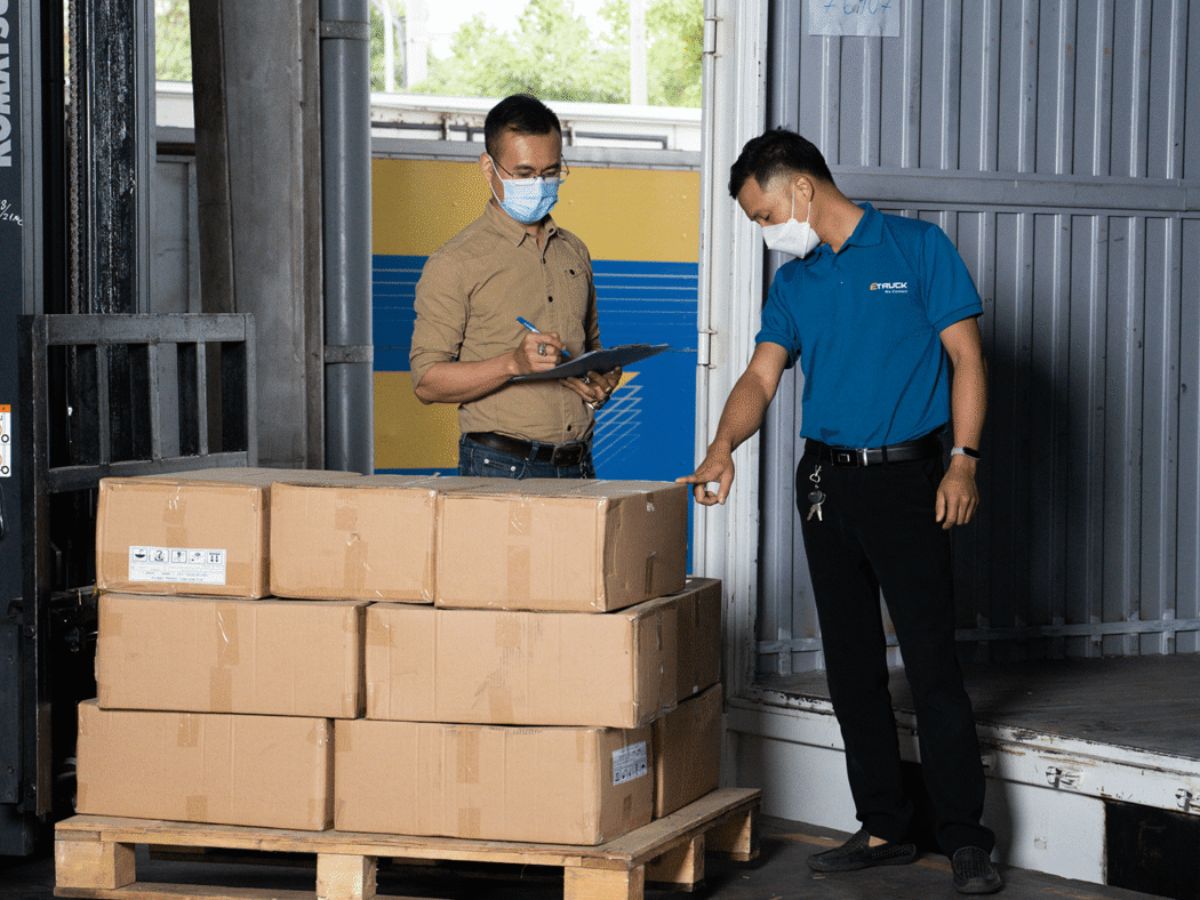 Bốc Xếp Nhanh bốc xếp hàng hóa tại kho