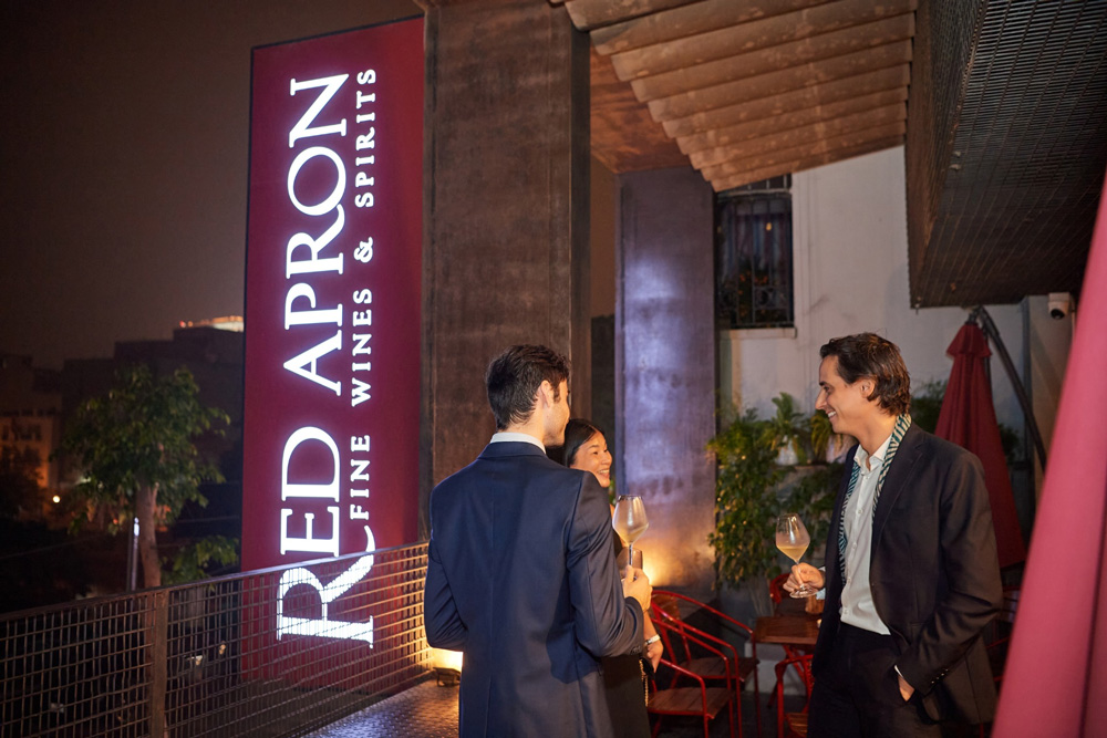 Red Apron Fine Wines and Spirits là cửa hàng phân phối vang quy mô lớn Hà Nội
