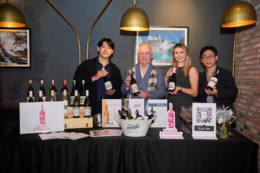 Wine Embassy mang đến không gian thưởng vang đẳng cấp cùng hơn 150 nhãn rượu