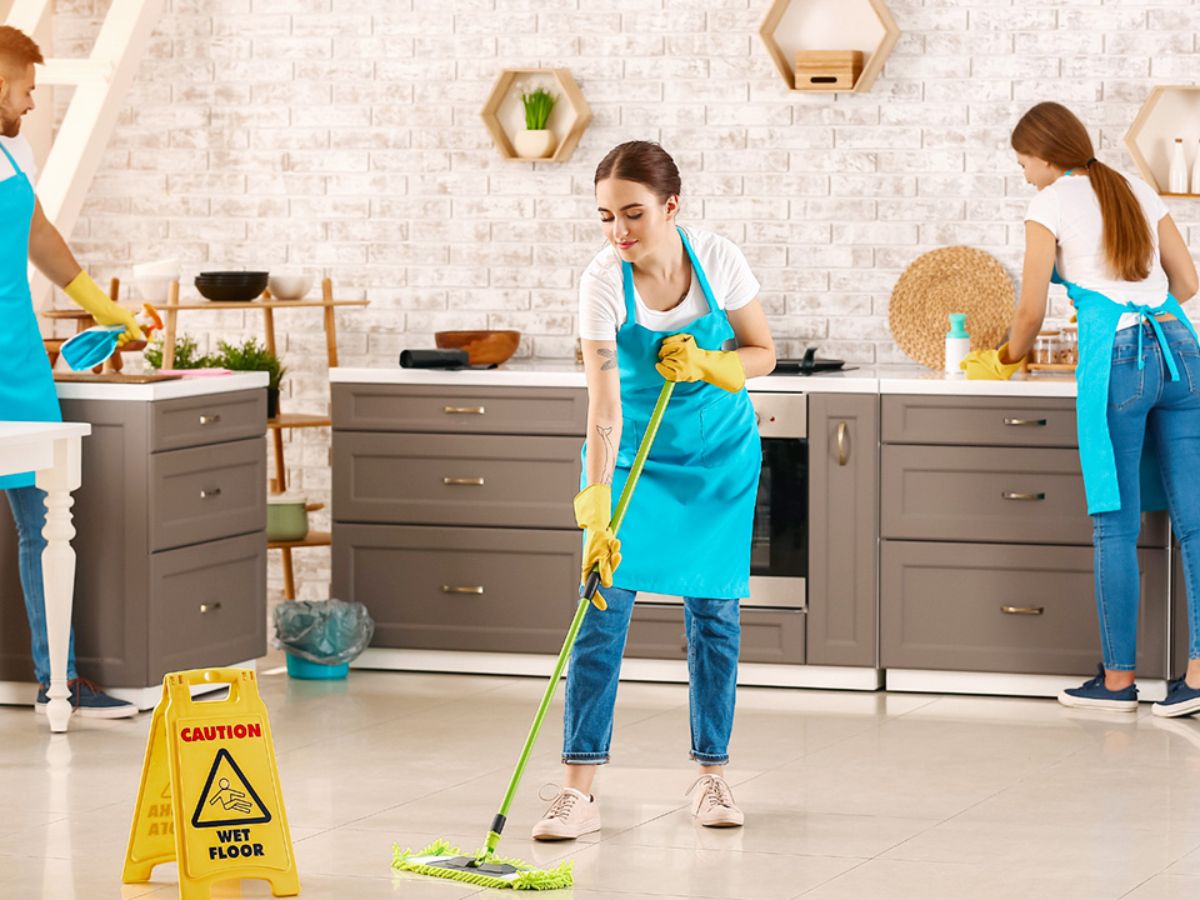 Nhà Sạch thi công dịch vụ vệ sinh nhà ở giá rẻ cho căn hộ 