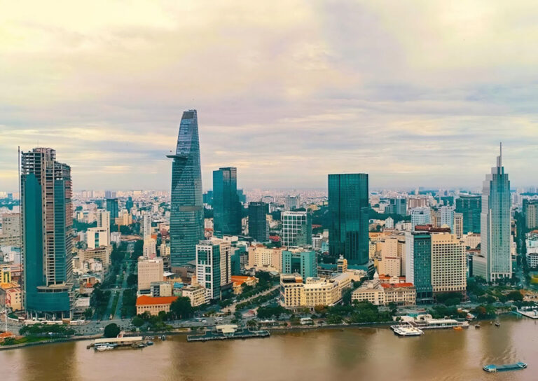 Có nên thuê văn phòng tại tòa nhà cũ ở Quận 1 để tiết kiệm?