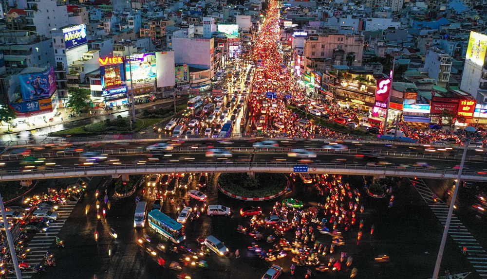 Quận 1 thường xuyên ùn tắc vào giờ cao điểm tại các tuyến trọng điểm