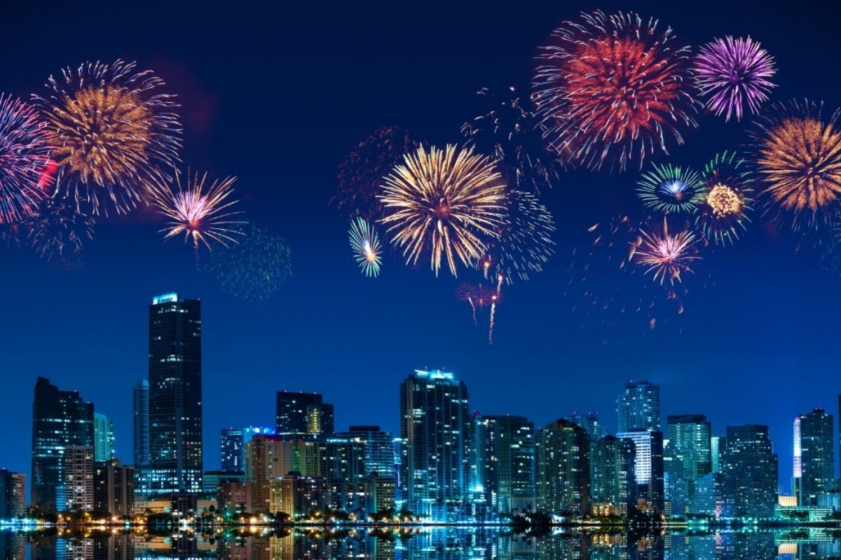 Khoảnh khắc giao thừa thiêng liêng khi đất trời giao hòa