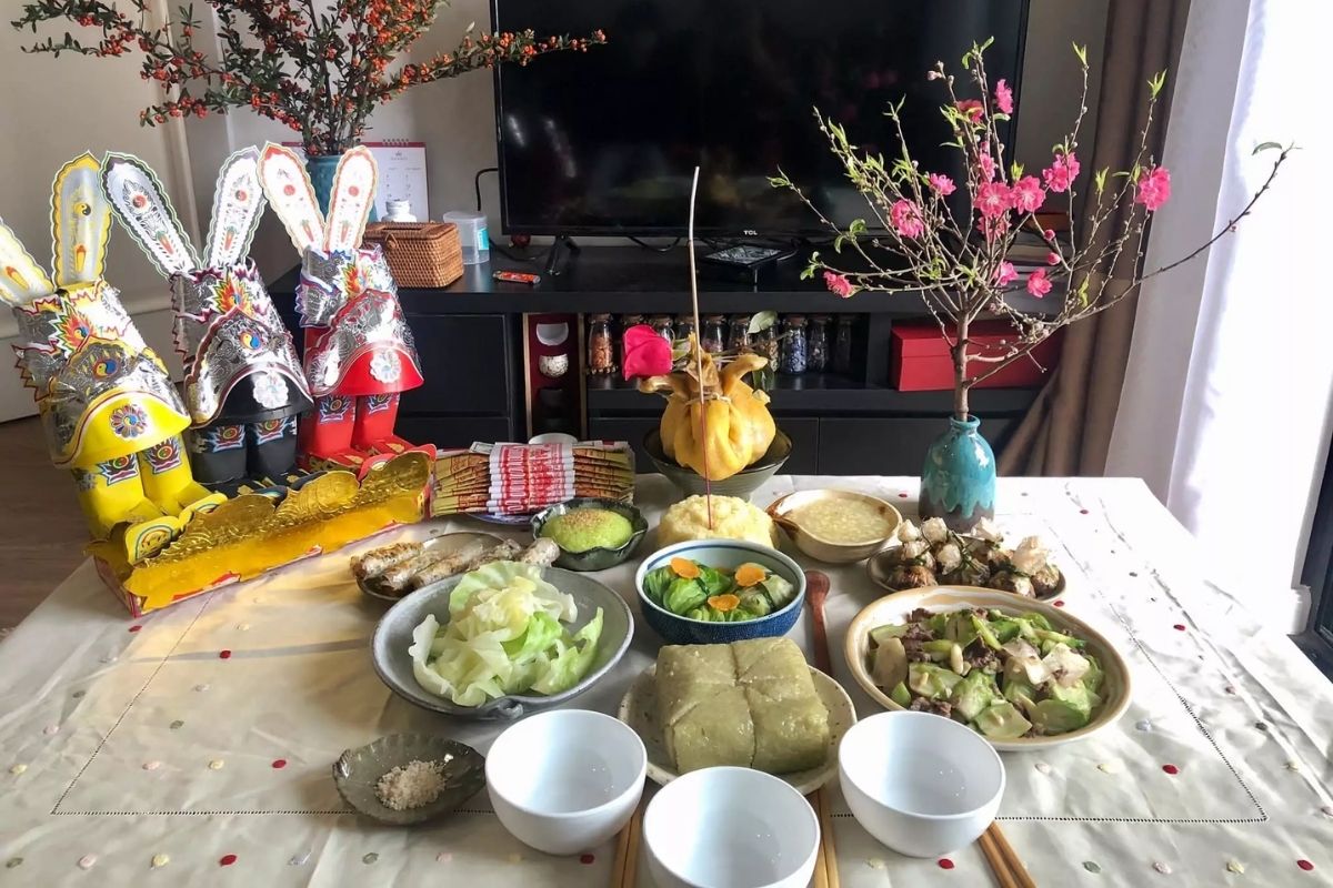 Mâm cúng ông Táo gọn gàng, an toàn trong căn hộ