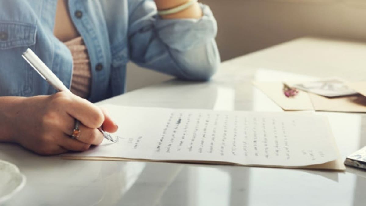 Quyết định nghỉ việc là văn bản hành chính có ý nghĩa pháp lý