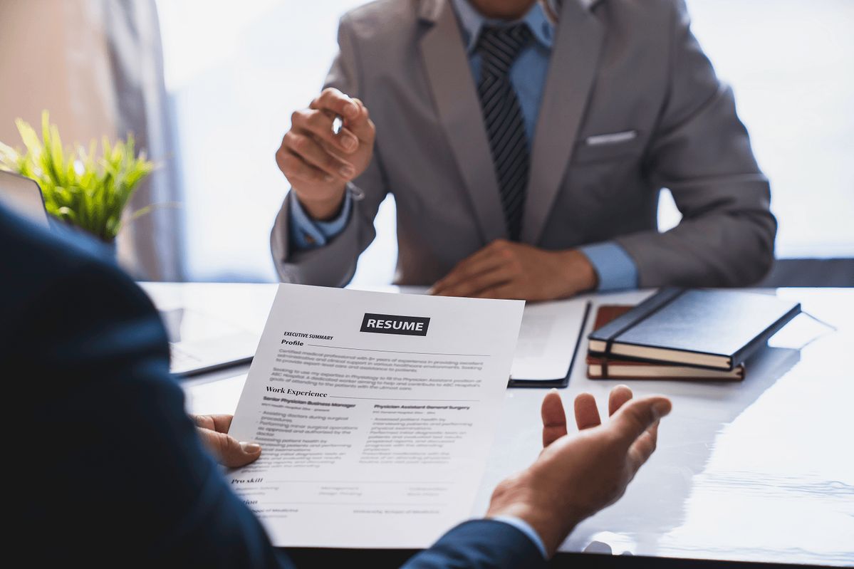 Sơ yếu lý lịch không cần thiết phải về quê để công chứng.