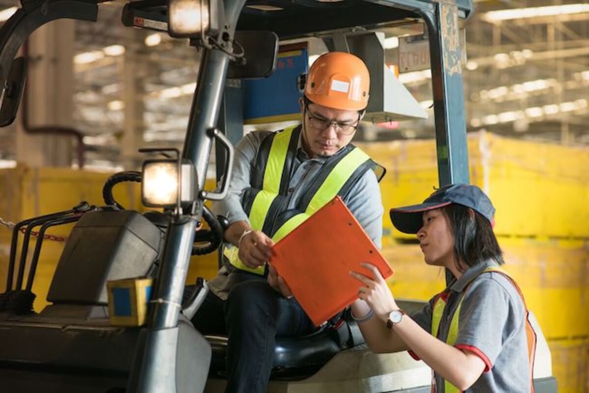Lưu ý pháp lý và quản trị khi ký biên bản bàn giao thiết bị